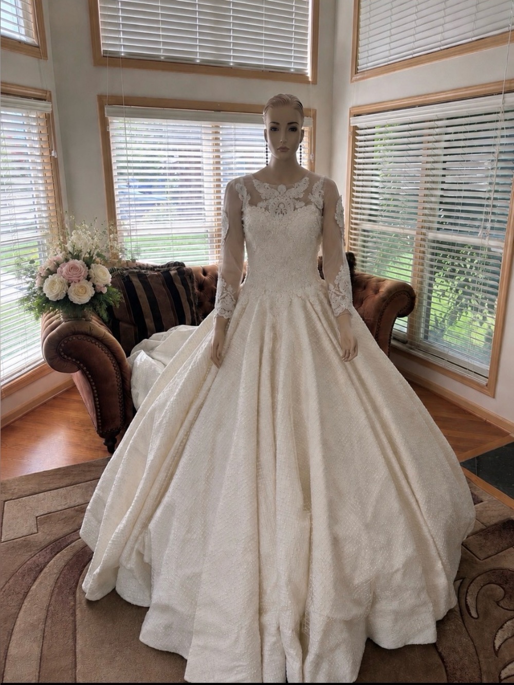 European princess Ivory ball gown wedding dress Size 6-8 New With Tags